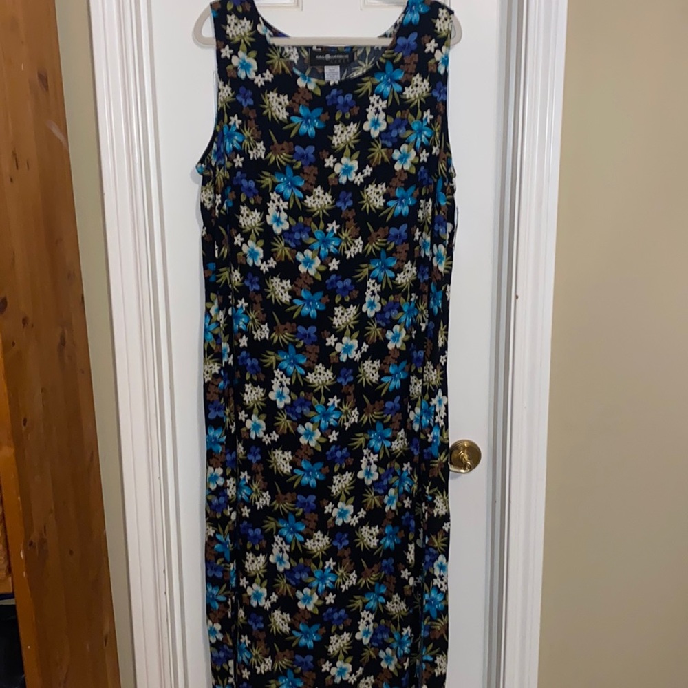 NWT Sag Harbor Sleeveless Floral Dress